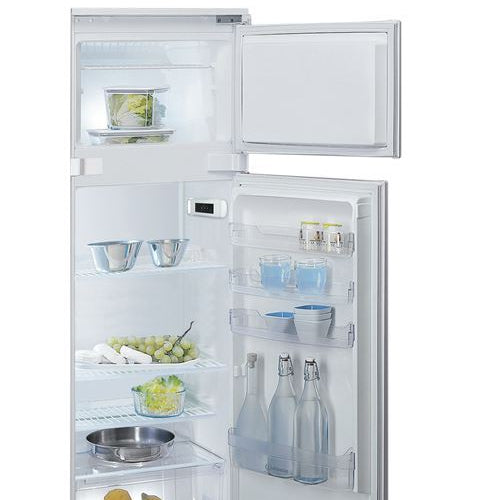Frigorífico com Congelador Encastrável Indesit T 16 A1 D/I 2 | 157,6x54x24,5 cm | 191 L | E | Aço inoxidável