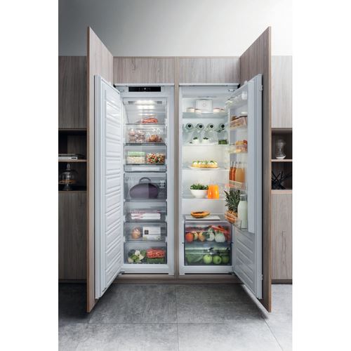 Arca Congeladora Vertical Encastrável Hotpoint BF 1801 E F1 | 177x54x54,5 cm | 209 L | F | Branco