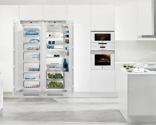 Arca Congeladora Vertical Encastrável Balay 3GIF737F | 177,2x55,8x55 cm | 212 L | F
