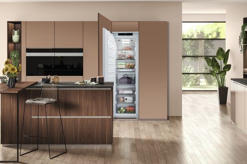 Arca Congeladora Vertical Encastrável Hotpoint BF 1801 E F2 | 177,1x54x54,5 cm | 209 L | E | Branco