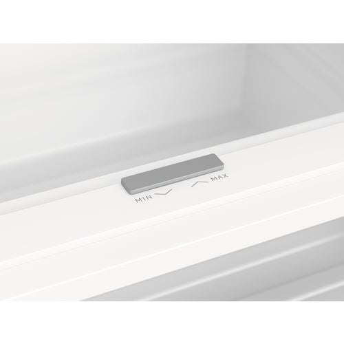 Frigorífico Combinado Encastrável AEG SCB818E8TS | 177,2x54,6x54,9 cm | 194 L | E | Branco