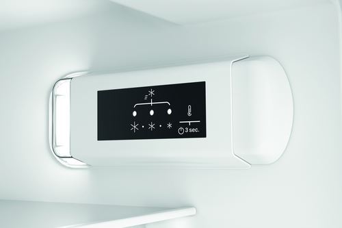 Frigorífico com Congelador Encastrável Indesit T 16 A1 D/I 2 | 157,6x54x24,5 cm | 191 L | E | Aço inoxidável