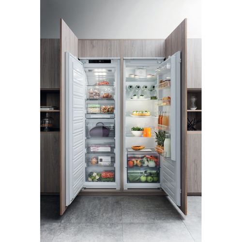Arca Congeladora Vertical Encastrável Hotpoint BF 1801 E F1 | 177x54x54,5 cm | 209 L | F | Branco