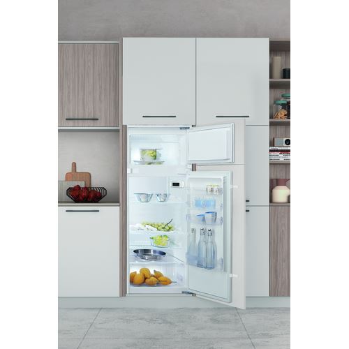 Frigorífico com Congelador Encastrável Indesit T 16 A1 D/I 2 | 157,6x54x24,5 cm | 191 L | E | Aço inoxidável