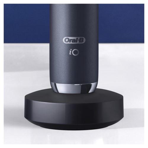 Escova de Dentes Elétrica Oral-B iO 9S + Estojo de Viagem - Preto