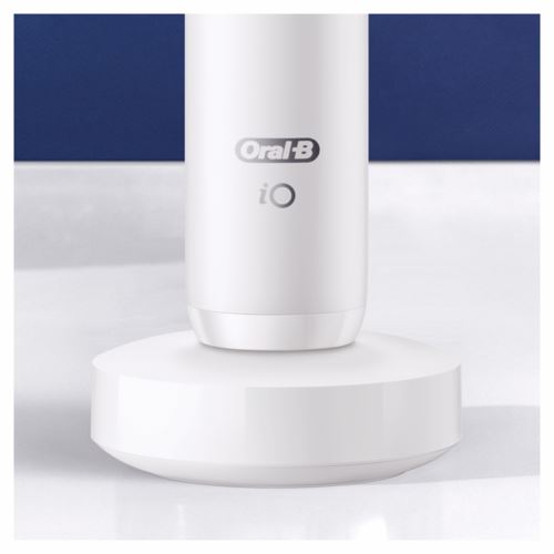 Escova de Dentes Elétrica Oral-B iO 7W + Estojo de Viagem - Branco