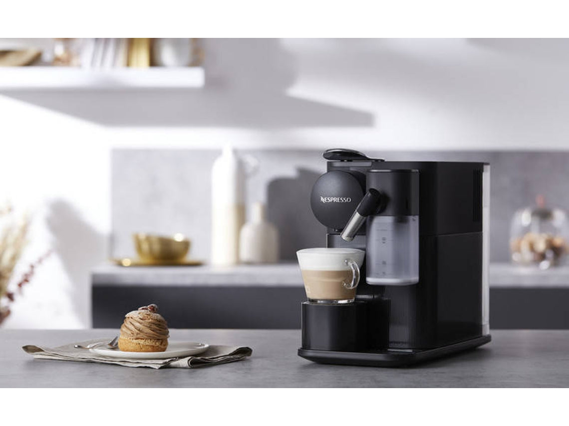 Máquina de Café Cápsulas Nespresso DeLonghi Lattissima One Evo EN510 Preto