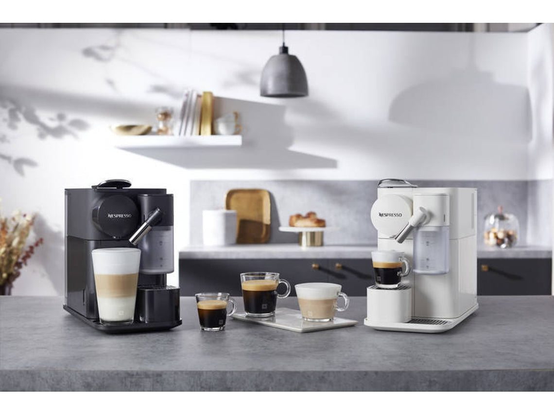 Máquina de Café Cápsulas Nespresso DeLonghi Lattissima One Evo EN510 Preto